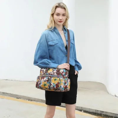 Sac à main à fleurs à bandoulière – image 2